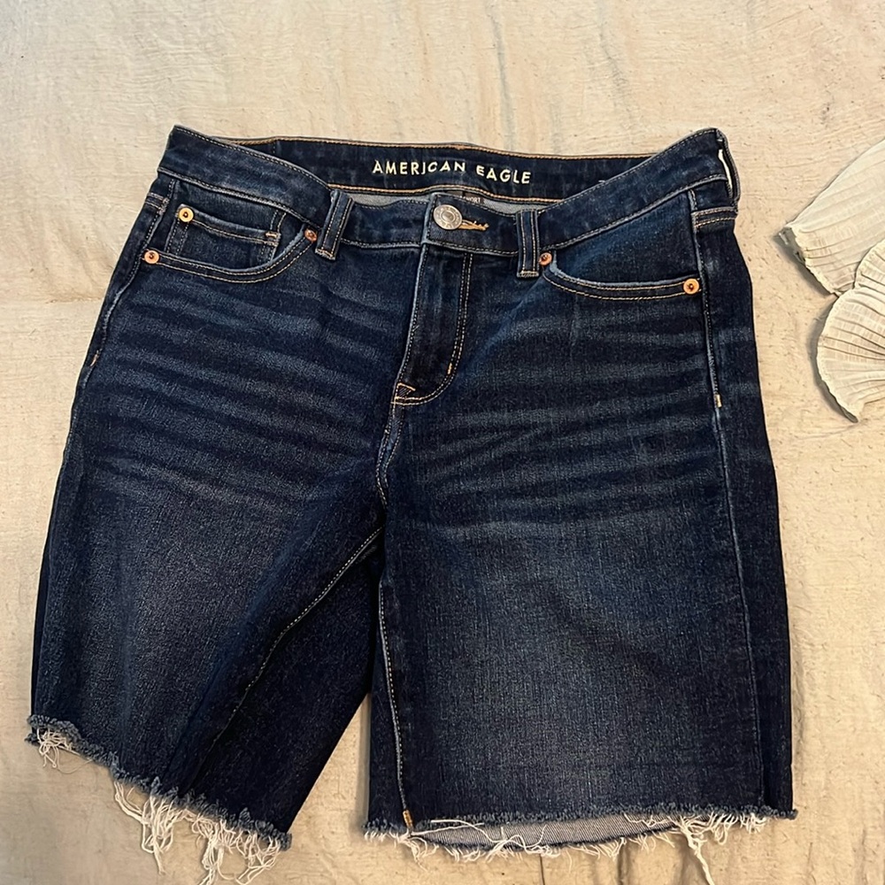 American eagle mid length shorts